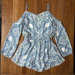 Altar'd State Paisley Print Cold Shoulder Romper! Size Small.